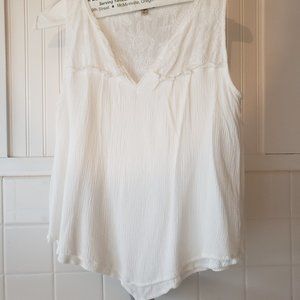 Democracy Brand Sleeveless Shirt with Handkerchief Hem Size Small